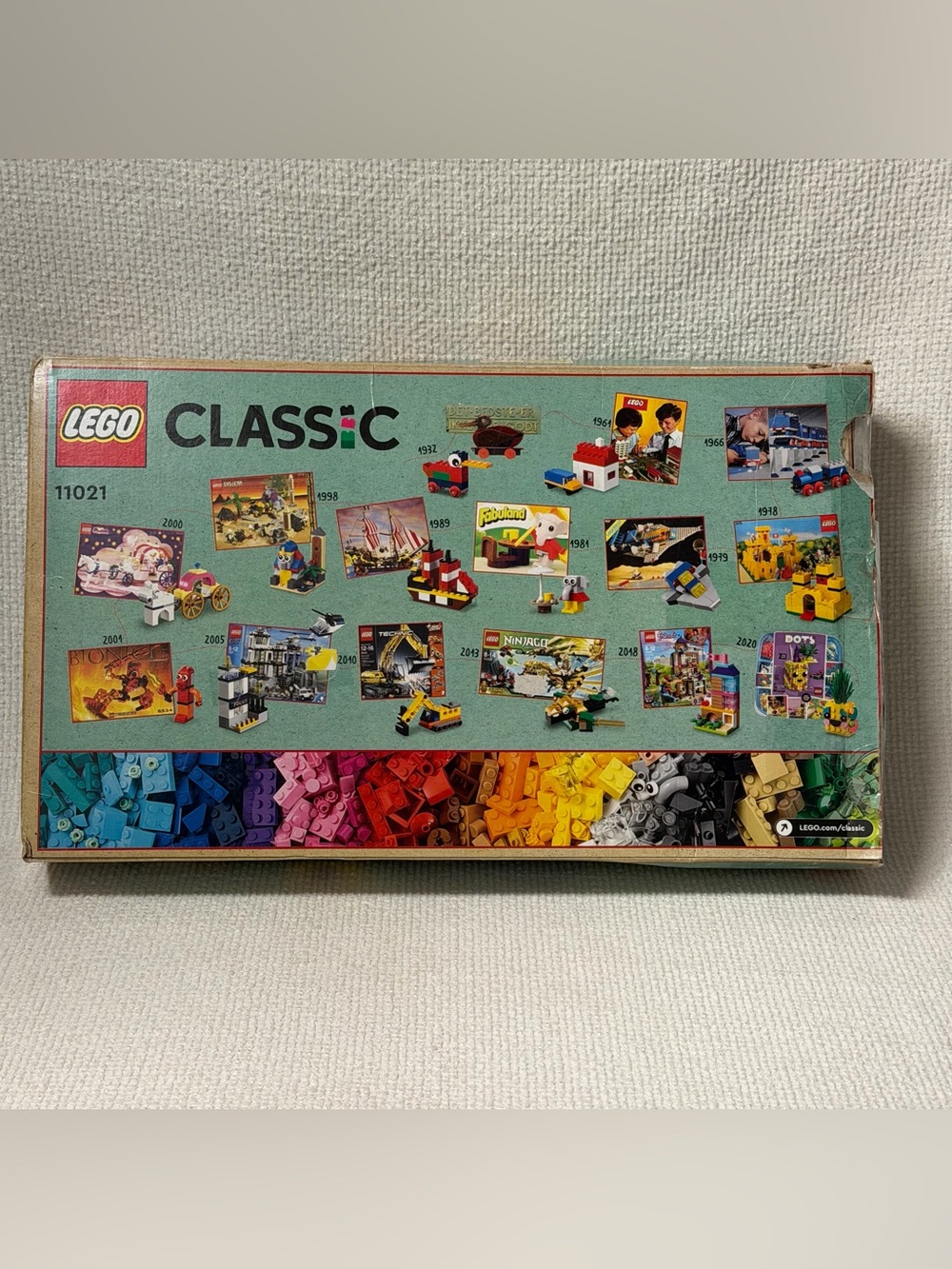 LEGO 11021 Classic 90 Years of Play Set Retired - Picture 3 of 3